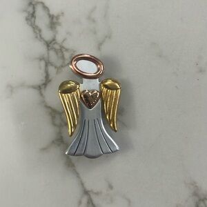 Angle broach metal pendant